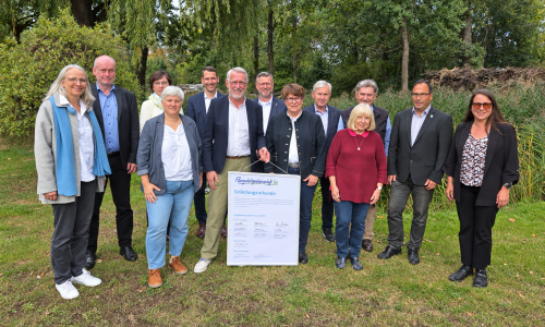 2. Reihe, von links: Dr. K. Flasche (UAN), D. Köllner, S. Müller, A. Ritter, O. Bley, H. Buchholz, H. Hermann, J. Koslowski und B. Kausch. 1. Reihe, von links: S. Schröder, H. Pieper, U. Spieler und I. Pfeffer.