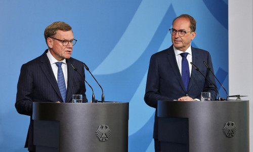 Johann Wadephul und Alexander Dobrindt am 01.09.2026