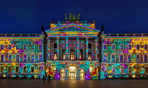 So könnte das Schloss beim Festival of Lights aussehen (Visualisierung mit KI editiert). 
