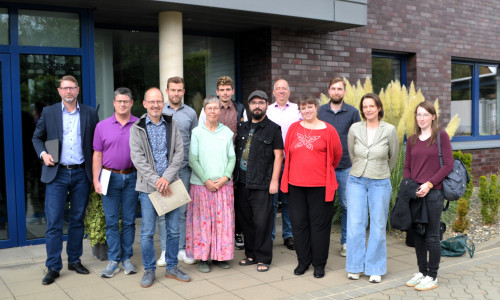 Bei der Auftaktveranstaltung: Marko Kelb (Samtgemeinde Sickte), Stefan Strümpel (Stadt Königslutter), Thomas Schaaf (Gemeinde Cremlingen), Nils Stanko (WWL), Marion Senger (Landwirtschaftskammer), Lars Krüger (Gemeinde Lehre), Maximilian Lorbeer (Stadt Königslutter), Christian Siemon (HGN), Sandra Ulbricht (WWL), Leo Letz (HGN), Kristina Eß (Landkreis Wolfenbüttel) und Kimberly Rook (Landkreis Wolfenbüttel) (v. li.).