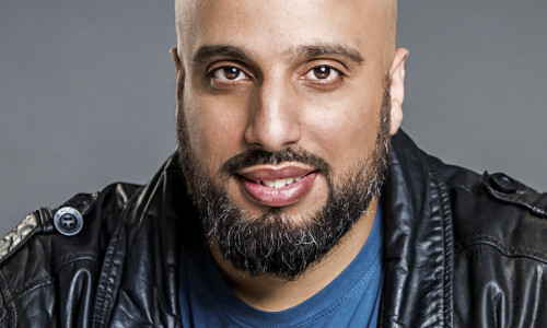 Comedian Abdelkarim wird in der Aula des Gymnasiums am Fredenberg erwartet.