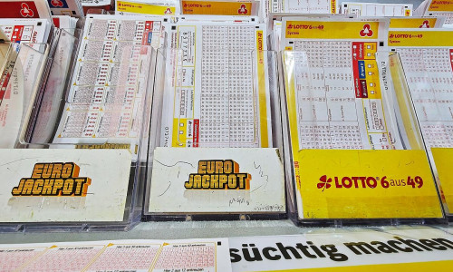 Spielscheine für Eurojackpot und Lotto 6 aus 49 (Archiv)