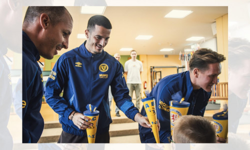 Die Spieler sowie Teile des Trainerteams waren an beiden Aktionstagen in kleinen Gruppen unterwegs und besuchten die teilnehmenden Grundschulen.