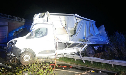 Unfallbeteiligter Kleintransporter (Archiv)