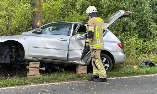 Autowrack nach Verkehrsunfall in Lehrte (Archiv)