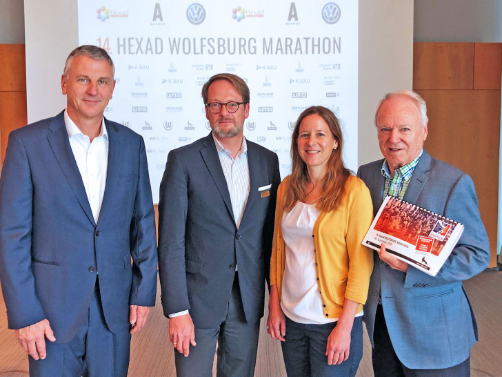 Dr. Stefan Loth (Schirmherr, Volkswagen), Claudius Colsmann (Autostadt), Monika Müller (Stadt Wolfsburg), Prof. Dr. Peter Haase (VfL Wolfsburg e.V.) von links nach rechts. Foto: Veranstalter