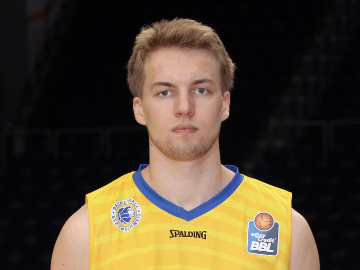 Sieg zum Auftakt: Lars Lagerpusch von den Basketball Löwen Braunschweig. Foto: Agentur Hübner