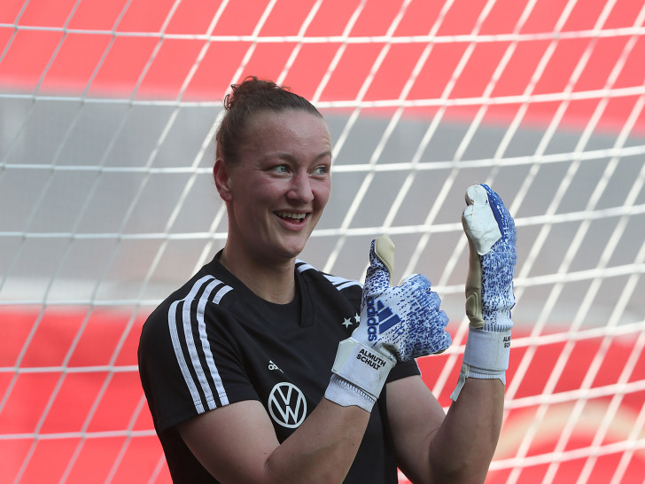 Nationalspielerin Almuth Schult bekommt einen neuen Torwarttrainer. Foto: Agentur Hübner/Archiv