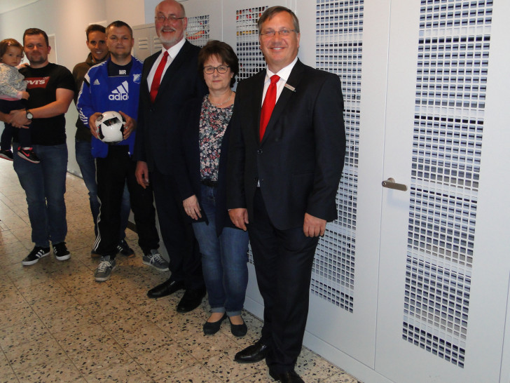Stabile Material- und Ballschränke sind der neue Blickfang im Vereinsheim vom TuS Seershausen/ Ohof. Foto: Sparkasse Gifhorn-Wolfsburg