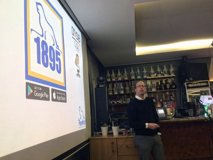 In seinem Element: Christoph Köchy stellte die neue App für Fans von Fans vor. Foto: FanRat