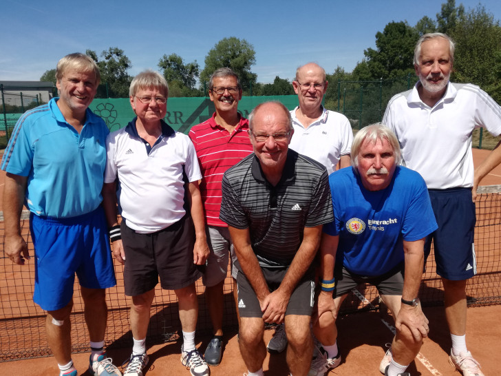 Die Aufsteiger: Michael Gärtner, Eckhard Metje, Meinhard Hager, Karl-Heinz Hilleberg, Dr. Thomas Hach, Karl-Heinz Faustmann, Dirk Graubohm (v.l.n.r.). Es fehlt Detlev Siebert. Foto: Dirk Graubohm