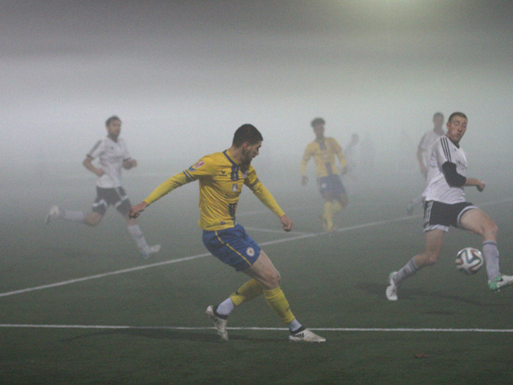 Die Eintracht-Reserve behielt im Nebel den Überblick. Fotos: Frank Vollmer
