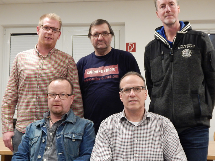 stehend v. links: Jan Sturm, Bernd Koch, Frank Brettschneider, sitzend: Oliver Raasch, Uwe Sukop. Foto: privat