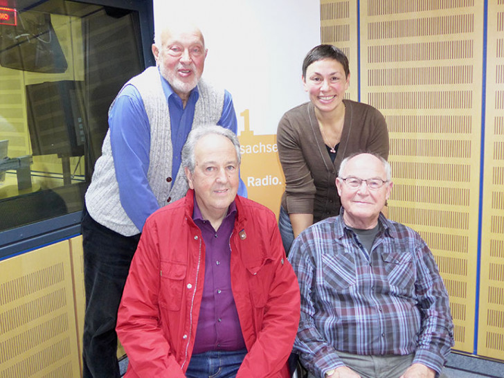 Vorne v.l.: Gianni Antenori und Dieter Schönfeld. Hinten: Manfred Seidel und Moderatorin Martina Gilica. Foto: privat