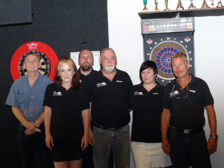 Thomas Gerbrecht (Dose) Sport und Medienwart, Simone Busch 
1. Vorsitzende (neu), Christian Tomasczewski (Toto) 2. Vorsitzender, Jürgen Bartelborth 
1. Vorsitzender (alt), Stefanie Deichmann Schriftführer, Ralf Habenstein (Jupp) Kassenwart (v.l.n.r.). Foto: Simone Busch