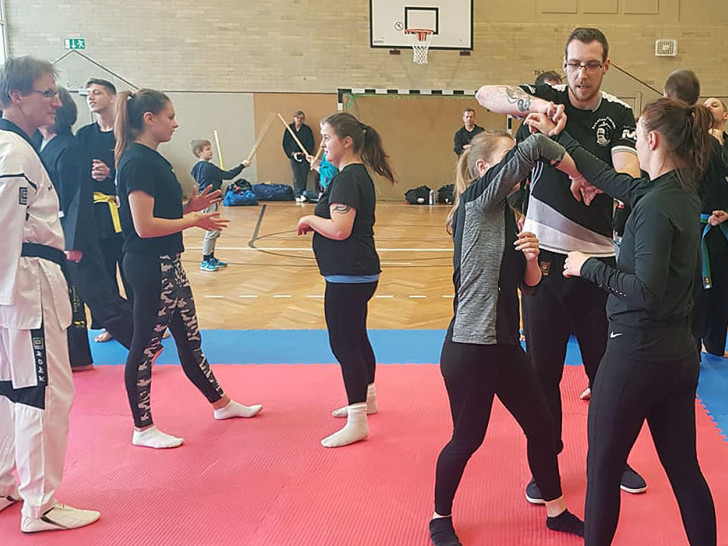 Sebastian Fischer von der Martial Arts Group Wolfenbüttel begeisterte große wie kleine Teilnehmer.