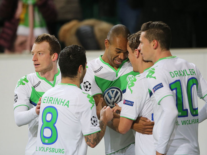 Matchwinner Naldo umringt von seinen Mitspielern. Fotos: Agentur Hübner