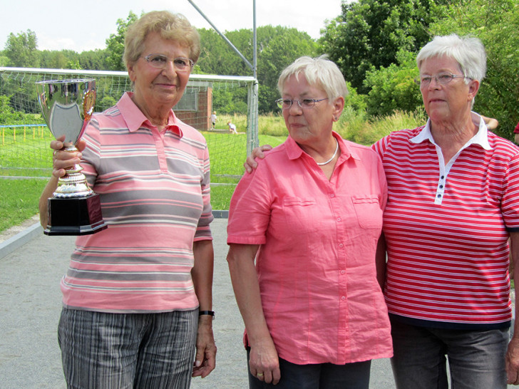 Gewinner des Pokals der Vereine 2016, die Frauenhilfe (v.l.): Erika Rebentisch, Angelika Polzin und Sieglinde Nüchter. Foto: privat
