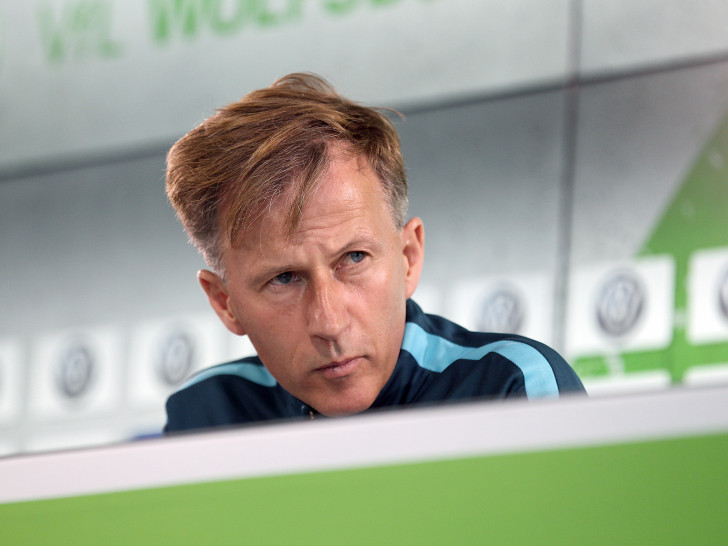 Hat sich etwas einfallen lassen: VfL-Cheftrainer Andries Jonker. Foto: Agentur Hübner