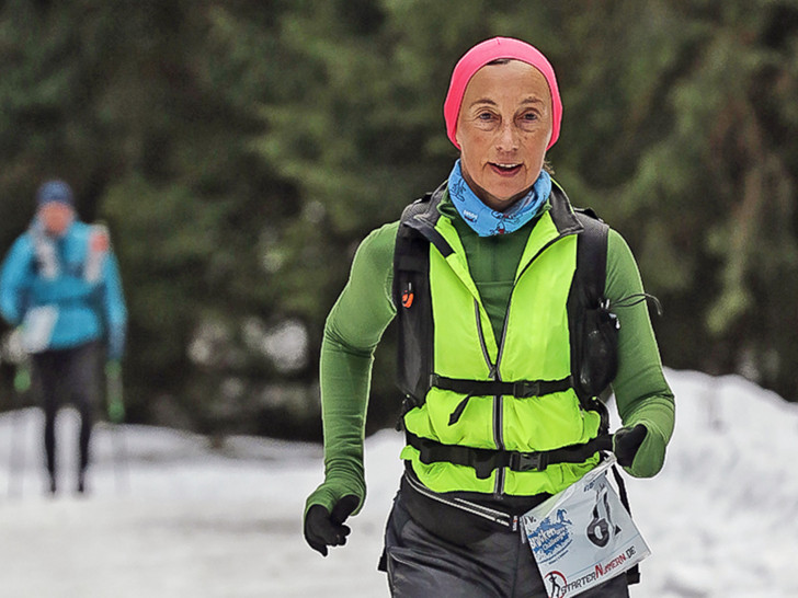 Anke Meinberg konnte auch nach 62 Kilometer noch lächeln, der Entsafter lag hinter der Sportlerin. Foto: Friedrich-Wilhelm Schneider