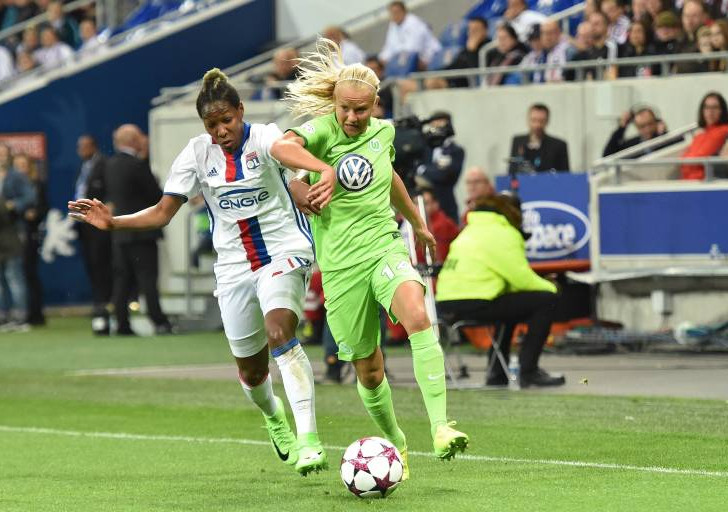 Olympique Lyon und der VfL Wolfsburg lieferten sich einen harten Kampf um den Einzug in das Champions League Halbfinale. Hier: Kadeisha Buchanan gegen Pernille Harder. Foto: Imago/PanoramiC