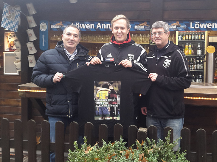 Oliver Fiedler, Lukas Ebeling und Gunter Stier im Biergarten der Freien Turner. Foto: Fiedler/privat