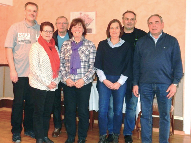 Lehrwart Maik Eggeling, Vorsitzende Sport Kerstin Prediger, Vorsitzender Konrad Gramatte, Vorsitzende Finanzen Karin Schäfer, Vorsitzende Sportjugend Antje Brunke, Geschäftsstellenleiter Jens Golombek und stellvertretende Vorsitzender Volker Nesbor (v.l.n.r). Foto: privat