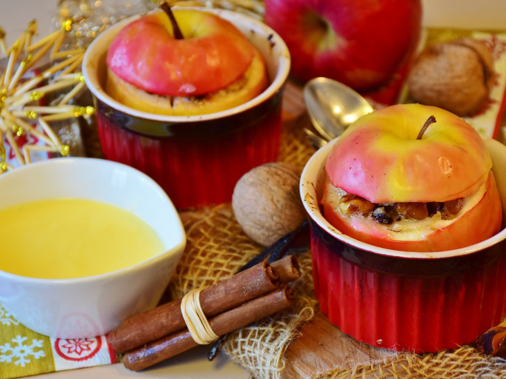 Süße und leckere Winterzeit - mit Bratäpfeln heiß aus dem Ofen ...