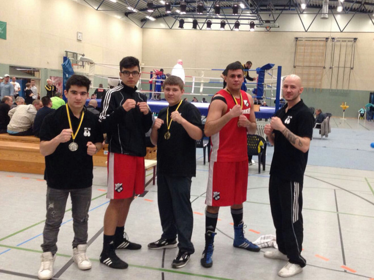 Rob Sarkisian, Darian Drini, Dima Kazantsev, Kürsat Kocabayraktar und Trainer Martin Kollek (v.l.n.r.) Foto: privat