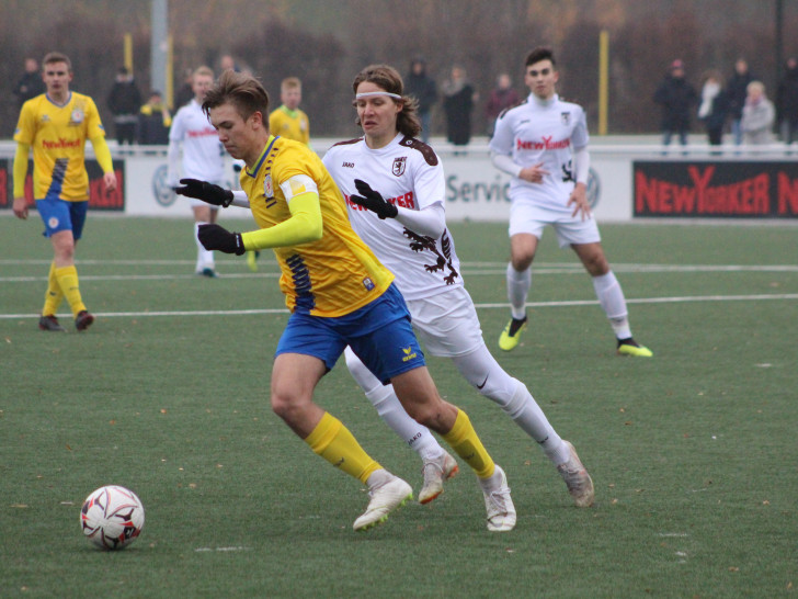 Eintracht und Freie Turner lieferten sich ein packendes Stadtderby ohne Sieger. Fotos: Maschauer