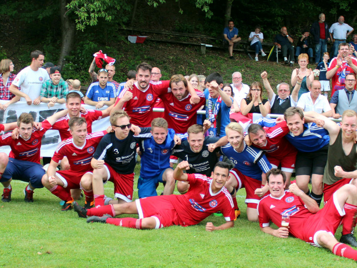 Die SG Roklum/Winningstedt sicherte sich am Pfingstsamstag den Aufstieg in die Bezirksliga. Fotos: Bernd-Uwe Meyer