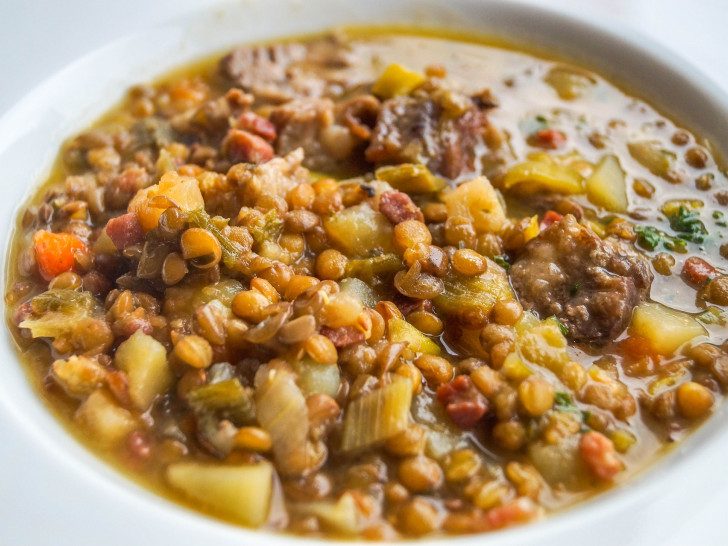 Eine Lindensuppe muss nicht wie Matsch aussehen.  Symbolbild: Pixabay