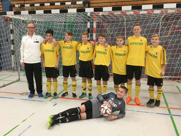 v.l. Trainer Bert König, Hussein Kanaan, Marvin Haka, Maksim Rajkovic, Hannes Joppich, Nils Simon, Lars Hasselbach, Lars Simon, Torwart Jonas Wiechert. Foto: privat