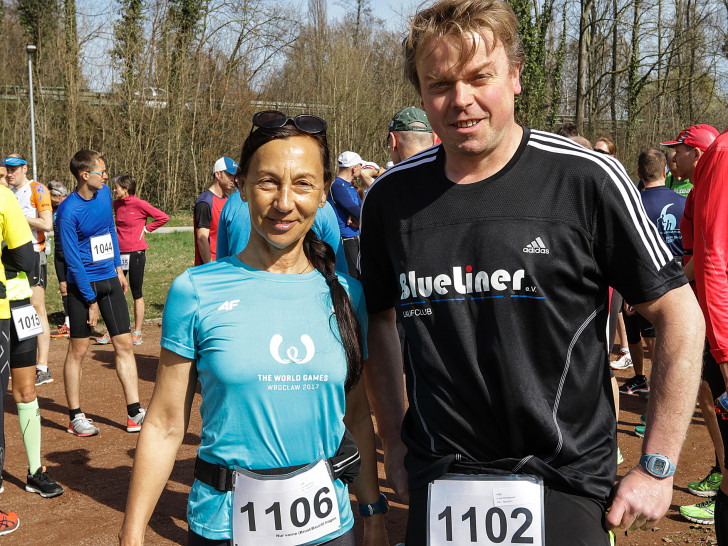 Anke Meinberg und Frank Winnigstädt vor dem Start zum Marathonlauf in Springe. Foto: FWS