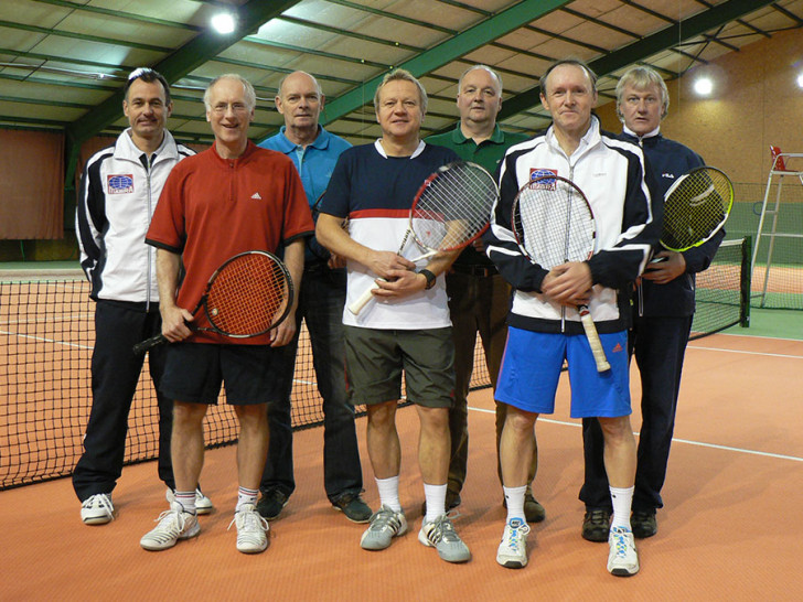 Durchmarsch geglückt (v.l.): Mirko Lukat, Jan Bartram, Michael Gindera, Stefan Monden, Sebastian Schulz-Müllensiefen, Klaus Specht und Wolfgang Lange. Foto: Verein