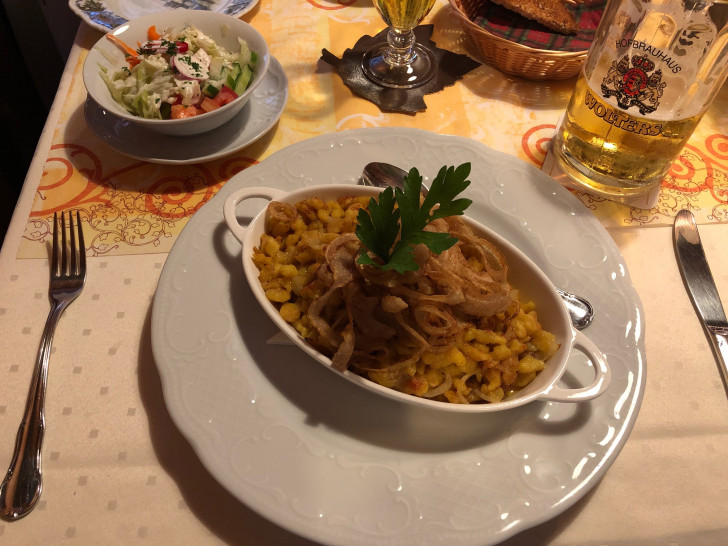 Die Käsespätzle in der Geitelder Waldschänke werden mit Bergkäse aus dem Allgäu zubereitet. Foto: Marc Angerstein