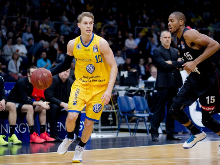 Thomas Klepeisz geht auch in der kommenden Saison für die Basketball Löwen auf Körbejagd. Foto: Reinelt/PresseBlen.de