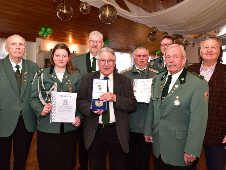 v.l.: Rolf Wolters, Anja Middeke, Wolfgang Schulze, Joachim Binder, Hartmut Kentsch, Stefan Wolters, Manfred Stratmann und Peter Vorlop Foto: SG-Wolfsburg