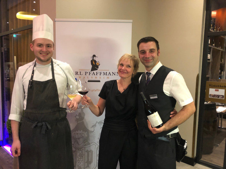 Timo Reimann, Susann Bauer und Restaurantleiter Markus Sonemann sorgten für einen sehr gelungenen Winzerabend im Steigenberger Parkhotel Braunschweig. Fotos: Marc Angerstein