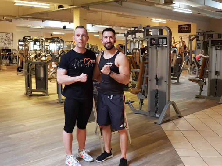 Harun Sipahi (rechts) mit Trainer Carsten Müller (CATO Health & Sports Company). Foto: privat
