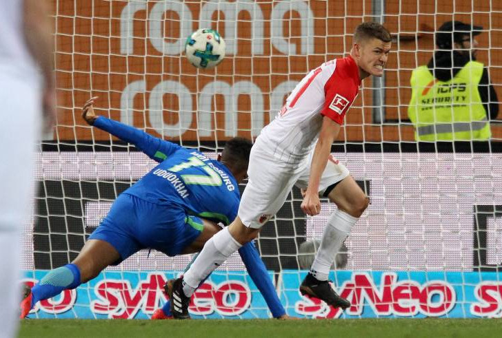 Alfred Finnbogason besiegelt die erste Niederlage des VfL unter Trainer Martin Schmidt. Foto: imago/Thomas Frey