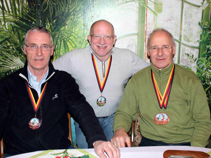 Es unterhielten sich in der Winnigstedter Bauernstube (von links) Frank Kindermann, Winfried Heckner und Udo Lippoldes. Foto: Bernd-Uwe Meyer