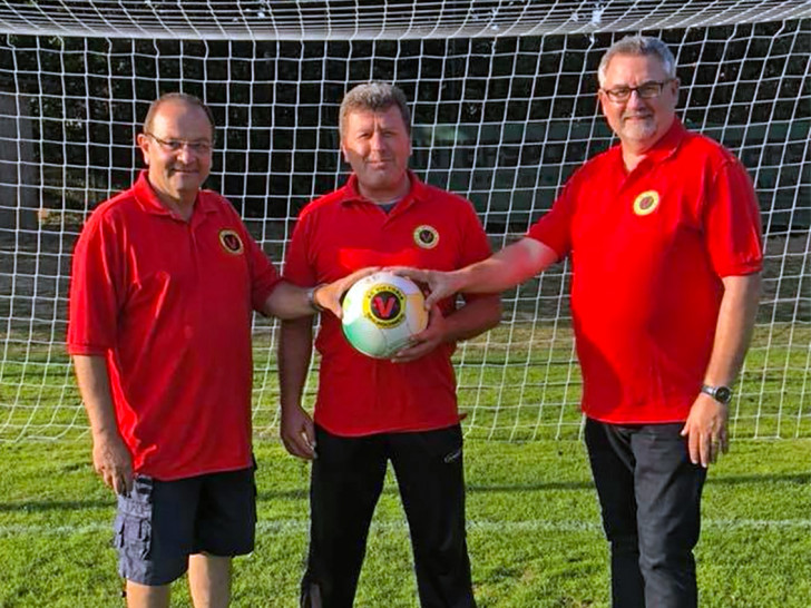Freuen sich auf die Zusammenarbeit (vl): Uwe Reppenhagen, Ali Kuyruk und Uwe Springer. Foto: SC Victoria