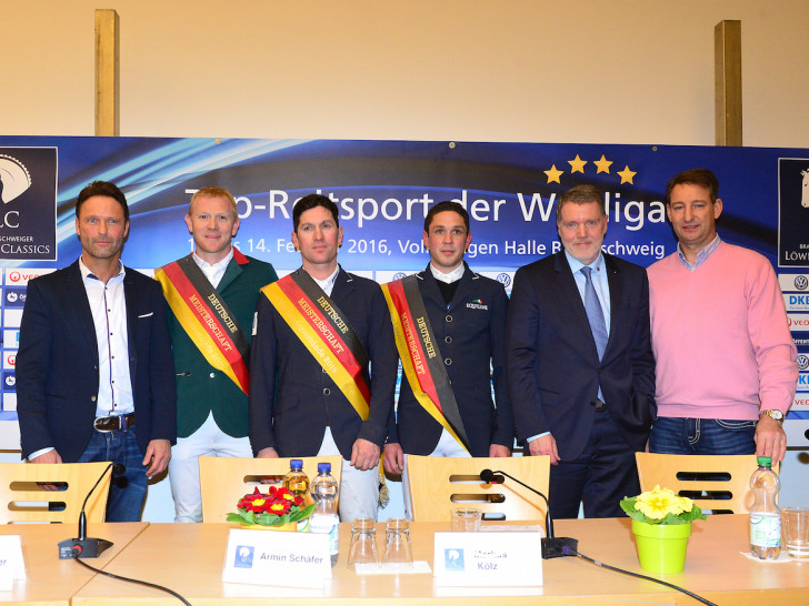 Meisterliches Podium: v.l. Axel Milkau, Mario Walter, Marus Kölz, Armin Schäfer jun., Knud Maywald und Franke Sloothaak nach der DM der Landesverbände, präsentiert von der Öffentliche Versicherung Braunschweig. Foto: Mark Große-Feldhaus