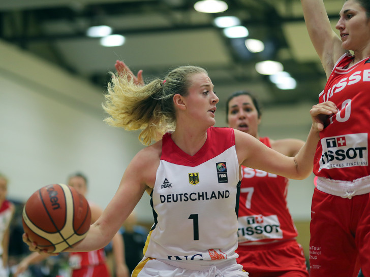 Marie Gülich, hier gegen Meline Franchina, riss das Spiel phasenweise an sich. Fotos: Agentur Hübner