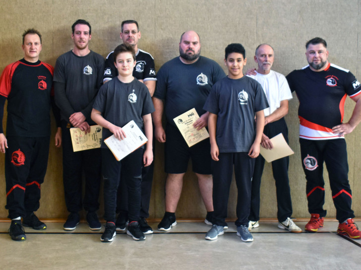 Wing Chun Lehrer Stefan Leier, Sebastian Fischer, Nils Heilmann, Trainer Michael Bureta, Florian Röpke, Younis Abdelwahed, Jürgen Dülks, Sifu Lothar Kniebel (v.l.n.r.).  Foto: Frank Lichtenberg