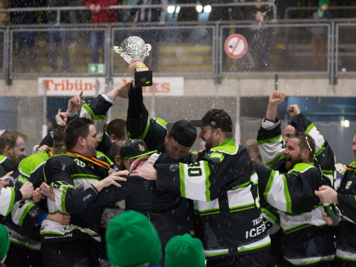 Die Icefighters 1b sicherten sich in einem sensationellen Spiel die Landesmeisterschaft. Fotos: Jens Bartels