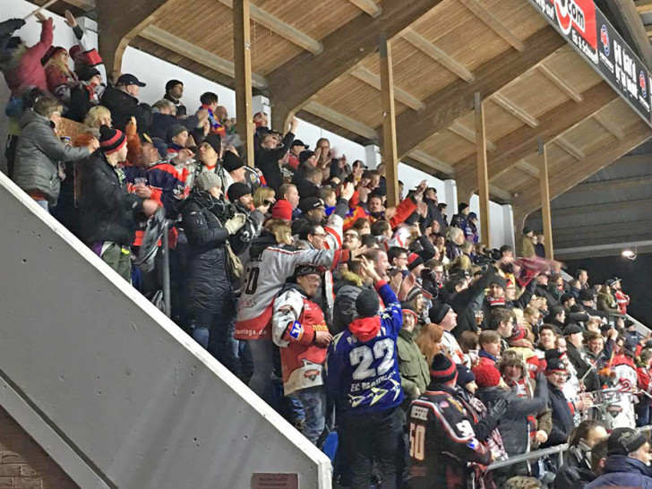 Etwa 200 Harzer Fans waren mitgereits. Foto: privat