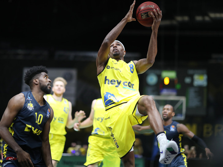 DeAndre Lansdowne und die Braunschweiger Basketball Löwen verloren in der Overtime. Foto: Agentur Hübner