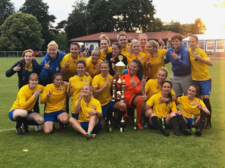 Ein wenig enttäuscht über ihre erste Derby-Niederlag: Eintracht Braunschweig Frauen. Foto: Gluth/Archiv
